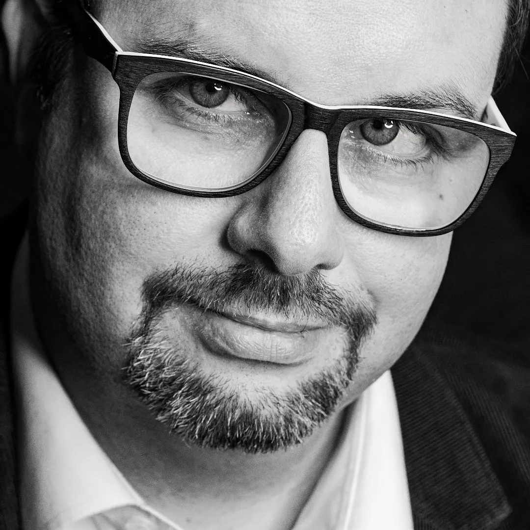 Porträt von Tobias Feigel